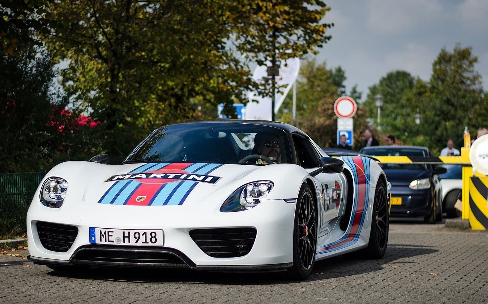Cars & Coffee Düsseldorf — Sunday morning routine